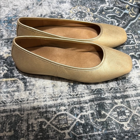 Gold Women's Flats Vionic Orinda - Picture 2 of 3